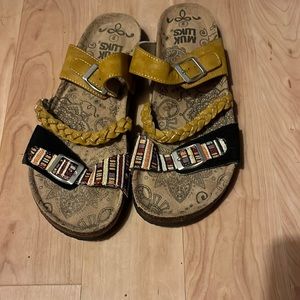 Musk Luks sandals women’s size 9